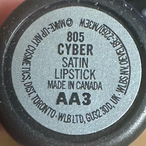 💋 CYBER a MAC SATIN LIPSTICK. RETAILS $23. **NEW IN THE BOX. FULL SIZE. - Picture 11 of 12